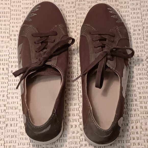 Dansko women's 'Olisa' canvas & silver foil floral accent lace-up sneakers sz 40 - Picture 3 of 14